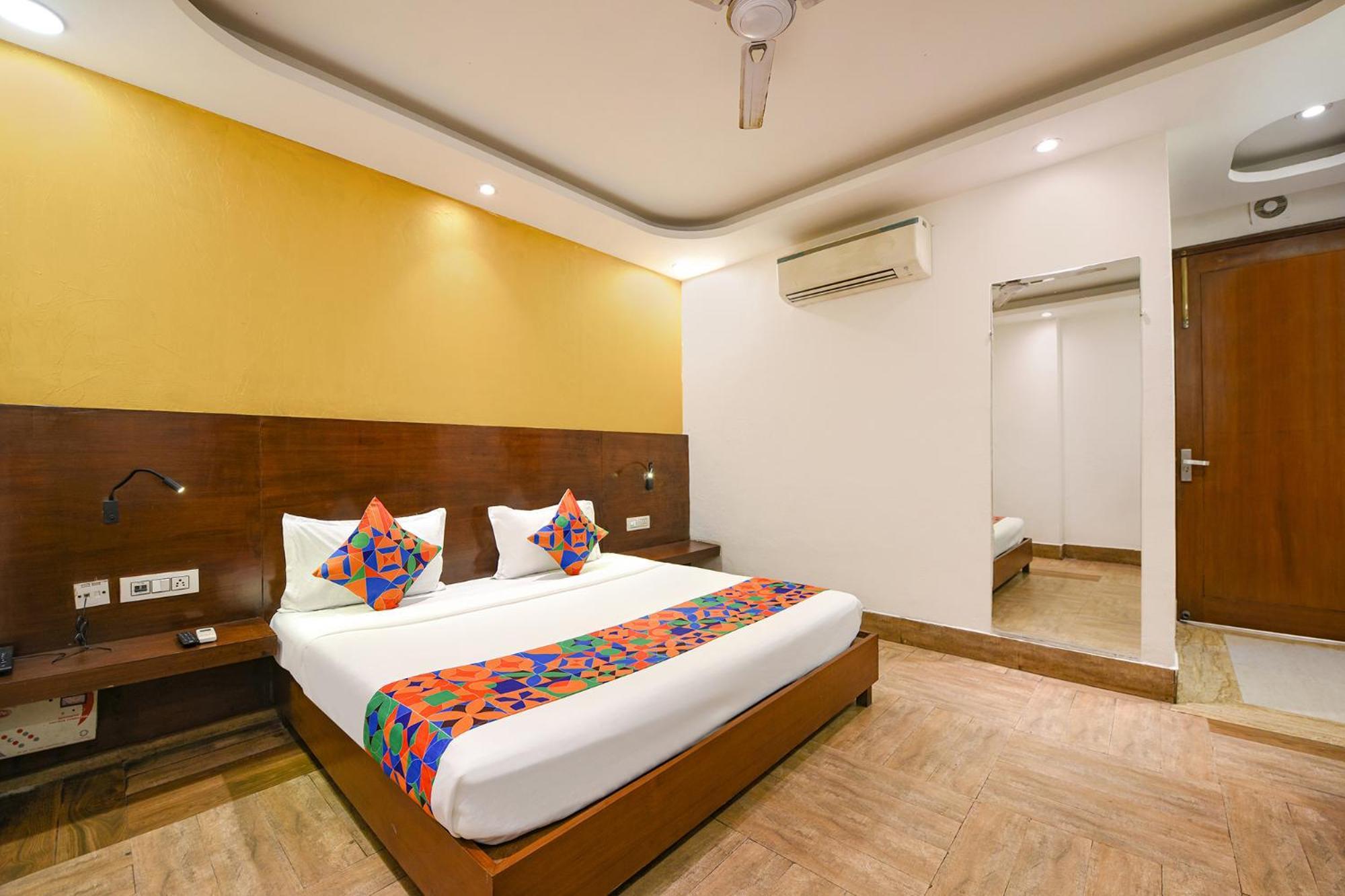Fabhotel Under Bridge New Delhi Exterior photo