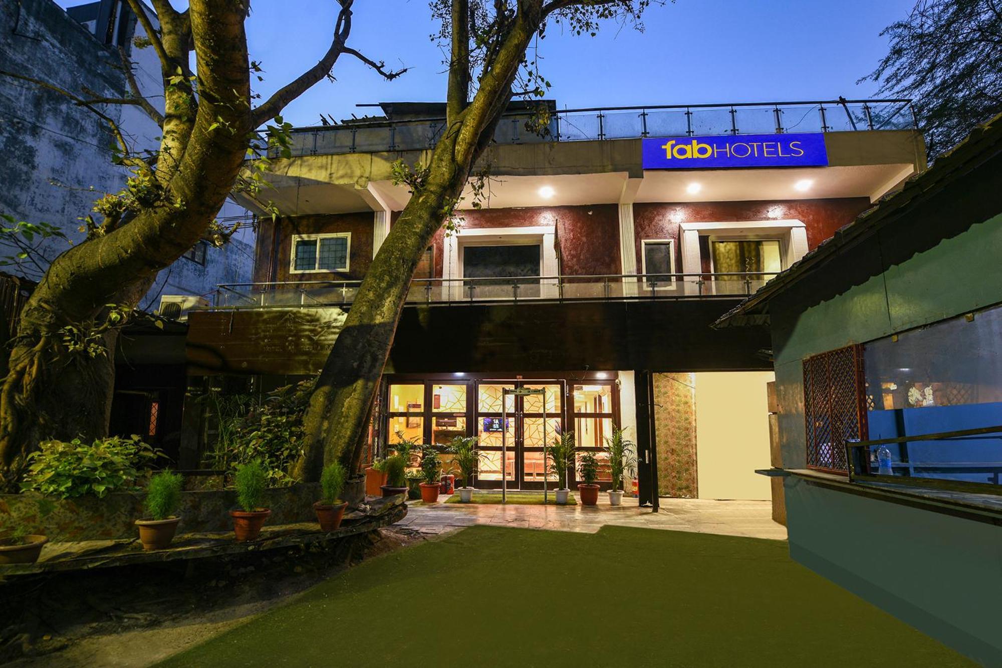 Fabhotel Under Bridge New Delhi Exterior photo