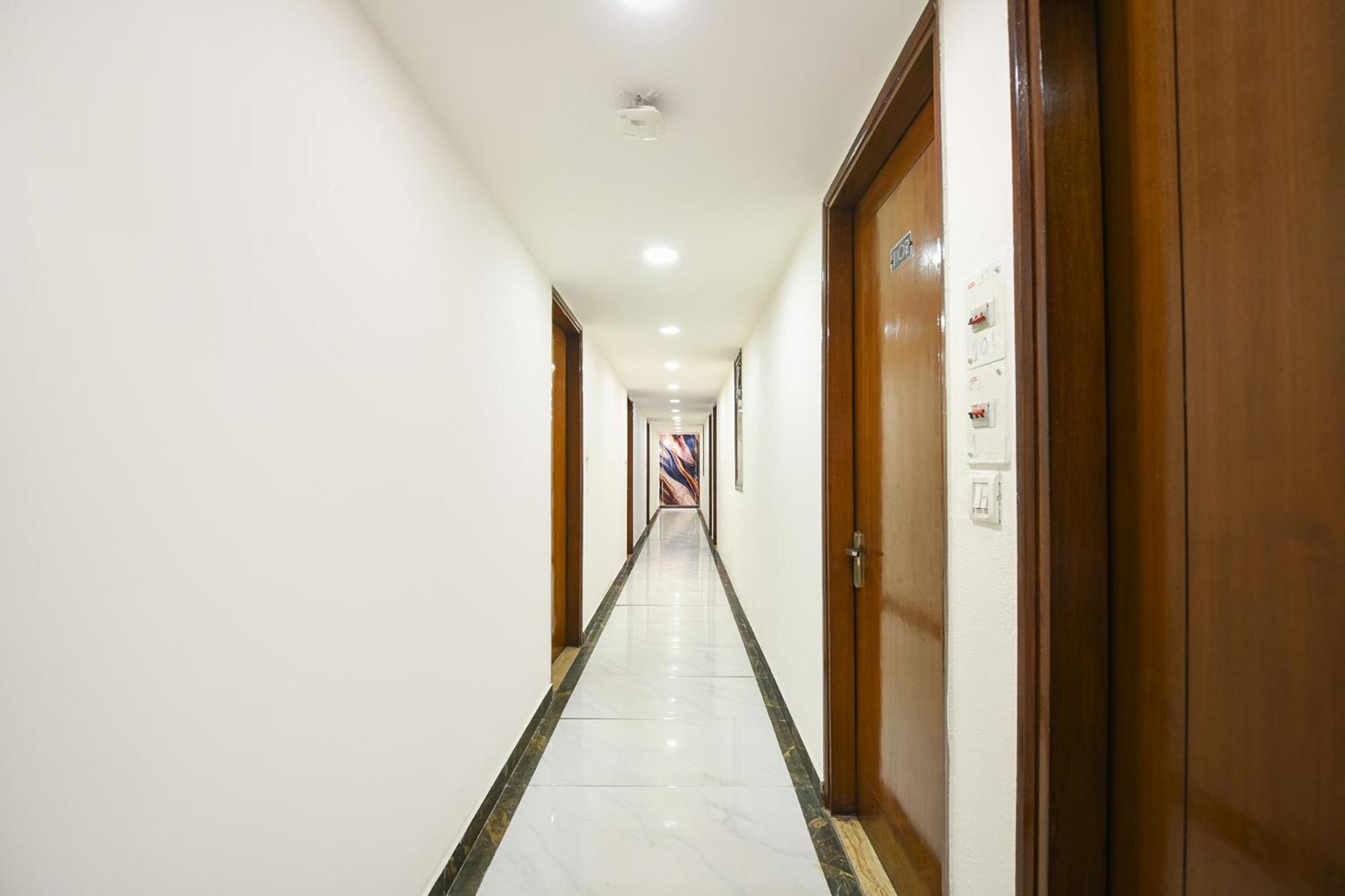 Fabhotel Under Bridge New Delhi Exterior photo