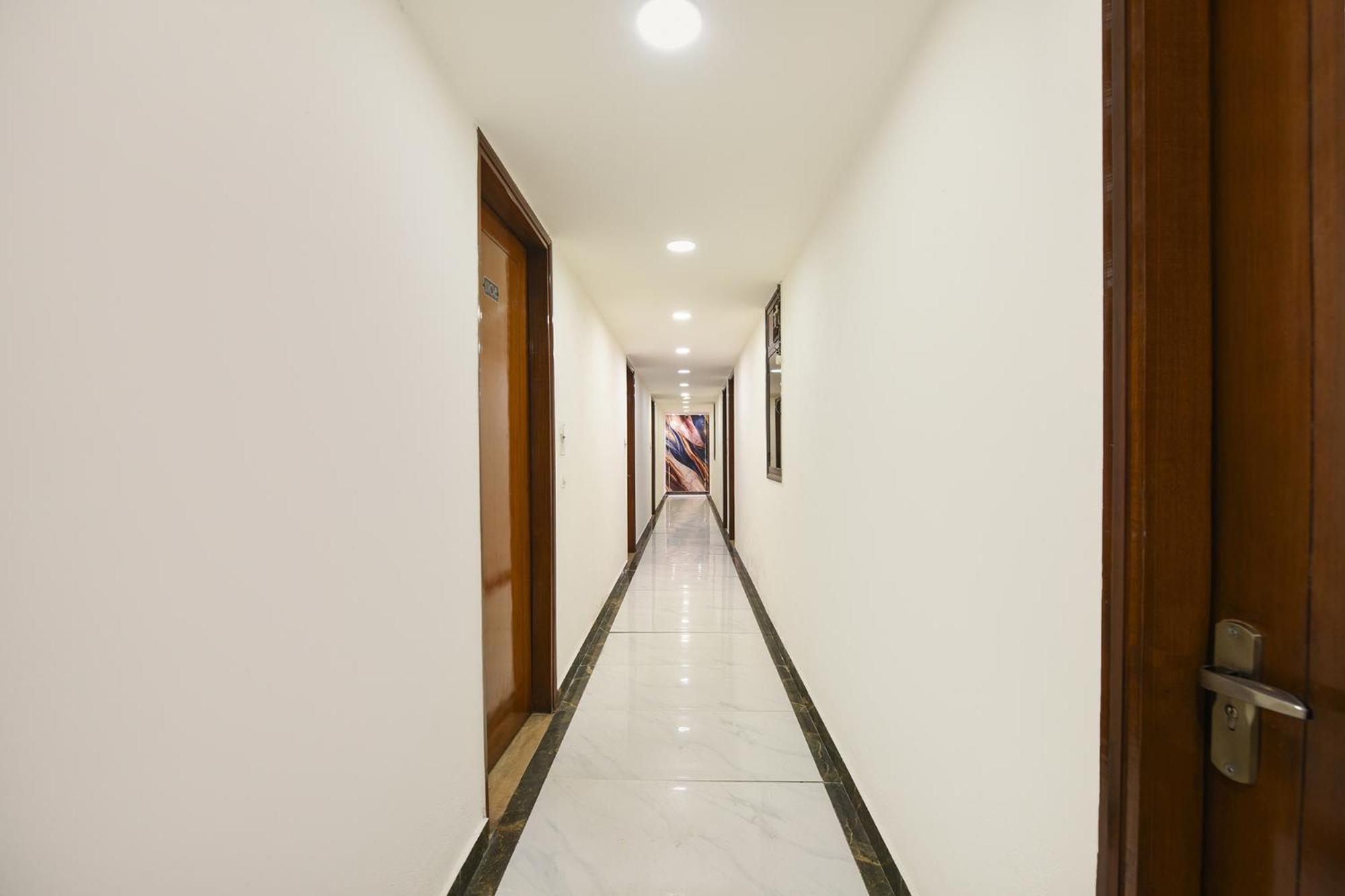 Fabhotel Under Bridge New Delhi Exterior photo